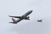Boeing 737-823